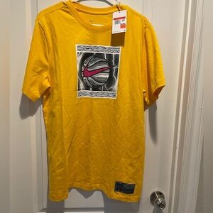 Nike Yellow Short Sleeve Tee with Graphic Design